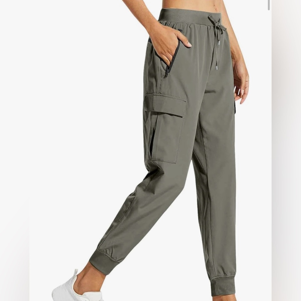Women’s cargo high waisted pants size Large